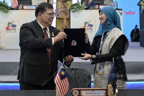 TAN SRI JOHARI ABDUL