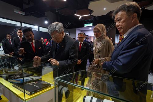 SULTAN SELANGOR SULTAN SHARAFUDDIN IDRIS SHAH