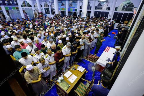 ALLAHYARHAM LT KDR WAN REZAUDEEN KAMAL WAN ZAINAL ABIDIN