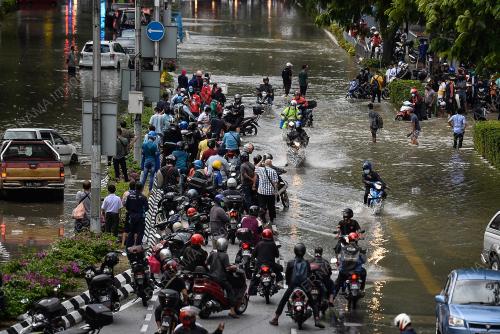 TINJAUAN BANJIR SEKITAR IBU KOTA