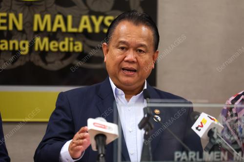 DATUK SERI ALEXANDER NANTA LINGGI