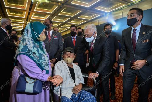 DATUK SERI ISMAIL SABRI YAAKOB