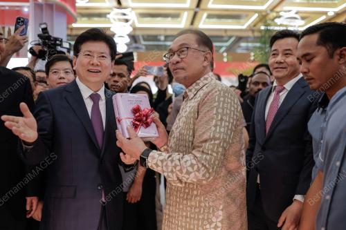 DATUK SERI ANWAR IBRAHIM
