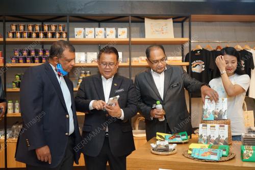 DATUK ALEXANDER NANTA LINGGI