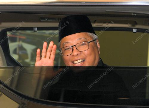 DATUK ISMAIL SABRI YAAKOB