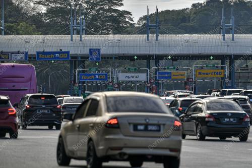 TINJAUAN ALIRAN TRAFIK LEBUHRAYA KL-KARAK