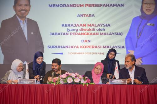 DATUK SERI DR MOHD UZIR MAHIDIN