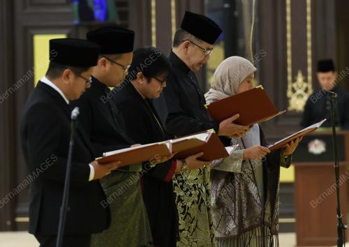ANGKAT SUMPAH JEMAAH MENTERI