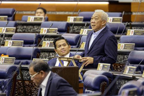 DATUK SERI BUNG MOKTAR RADIN