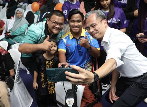 FAHMI FADZIL