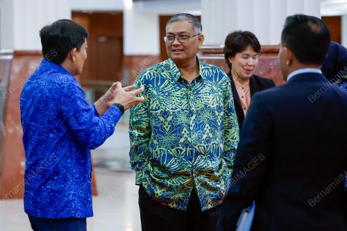DATUK SERI DR SHAMSJL ANUAR NASARAH