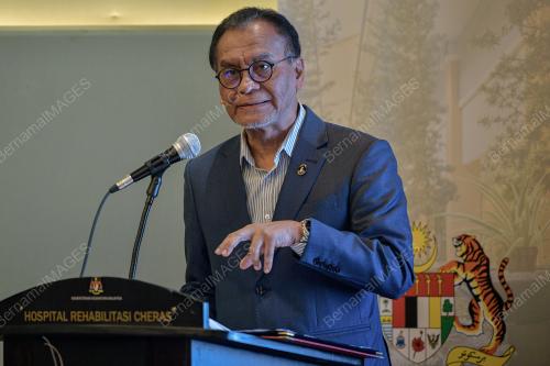 DATUK SERI DR DZULKEFLY AHMAD