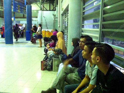 KL52_07112016_PENUMPANG
