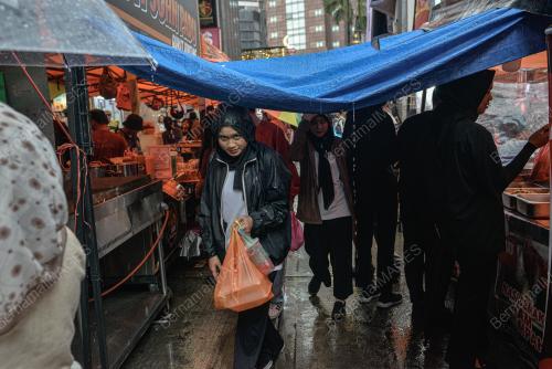 BAZAR RAMADAN HUJAN