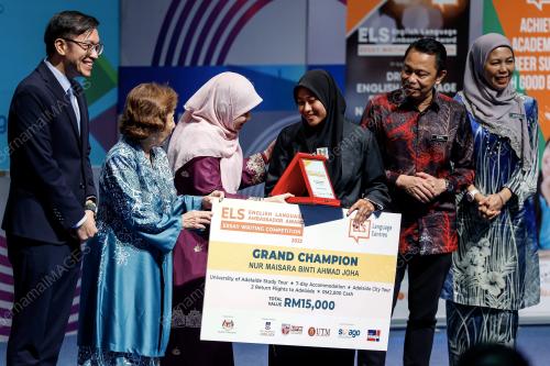 FADHLINA SIDEK