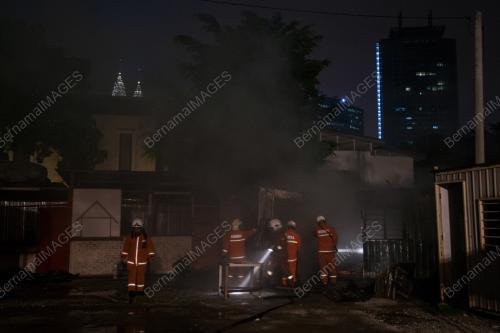 KL52_10082017_TERBAKAR