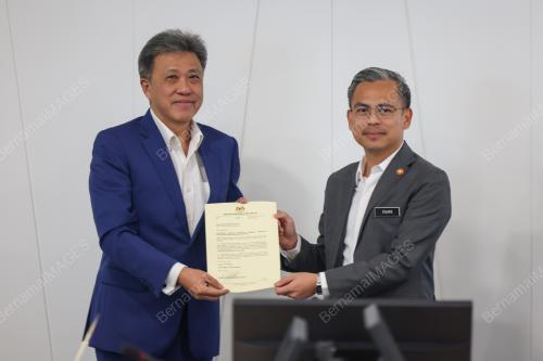 FAHMI FADZIL