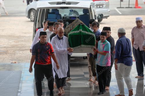 TUN DAIM ZAINUDDIN