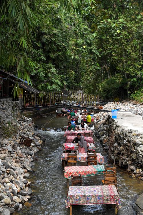 CUTI HUJUNG MINGGU