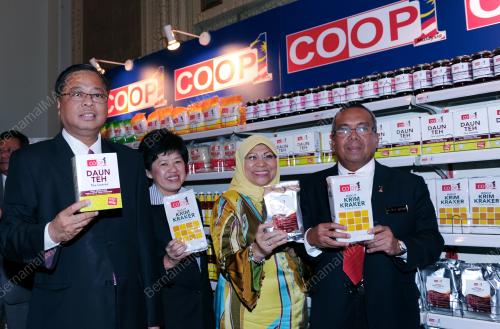 DATUK ISMAIL SABRI YAAKOB