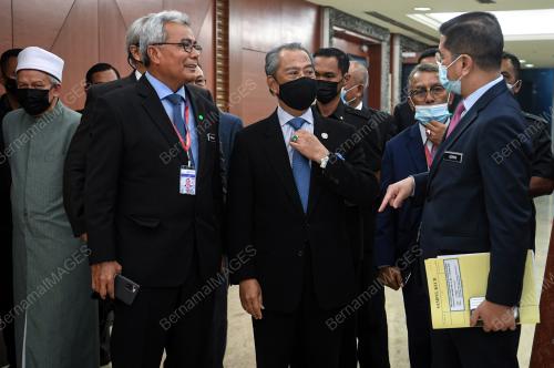 PERSIDANGAN PARLIMEN PENGGAL KETIGA