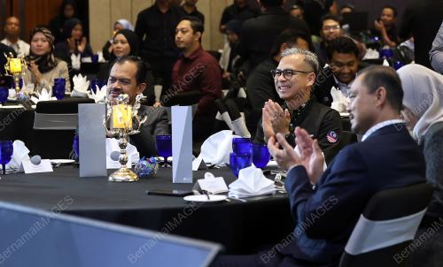 FAHMI FADZIL