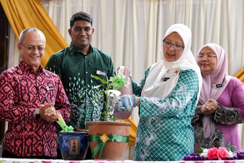 DATUK SERI DR ZALIHA MUSTAFA