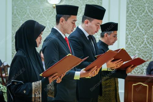ANGKAT SUMPAH