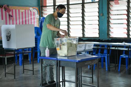 PENGUNDI POSITIF COVID-19