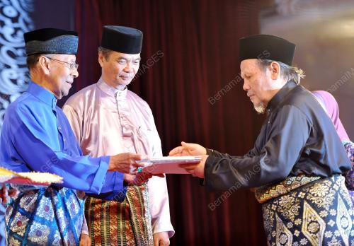 KL52_20032012_AGONG