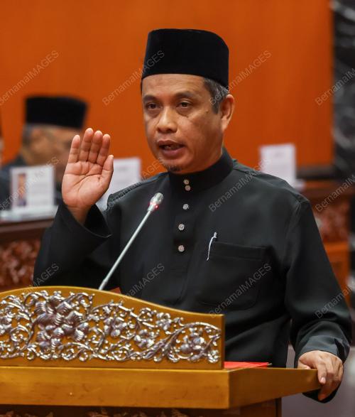 ANGKAT SUMPAH AHLI DEWAN NEGARA