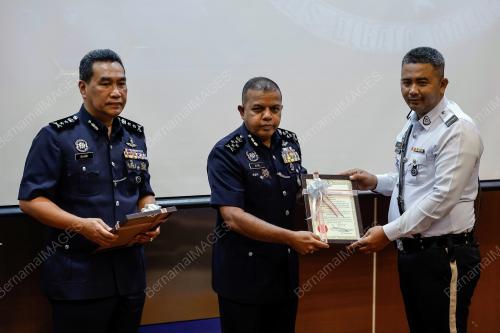 DATUK SERI AYOB KHAN MYDIN PITCHAY