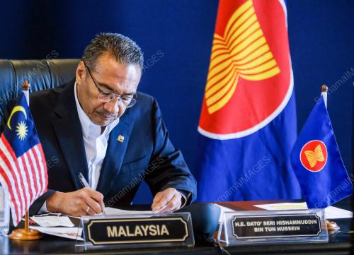 DATUK SERI HISHAMMUDDIN TUN HUSSEIN