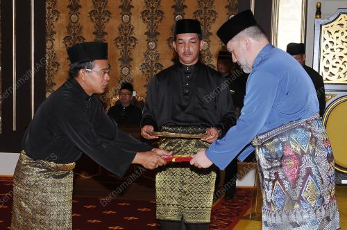 KL52_21022017_WATIKAH