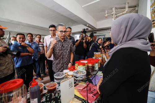DATUK FAHMI FADZIL