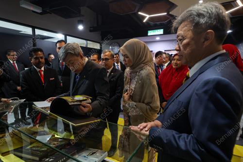 SULTAN SELANGOR SULTAN SHARAFUDDIN IDRIS SHAH
