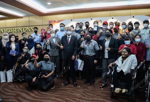 DATUK SERI ISMAIL SABRI YAAKOB