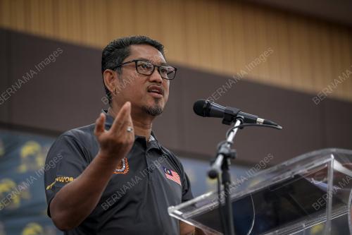 DATUK SERI AHMAD FAIZAL AZUMU