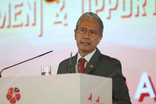 TAN SRI AZHAR AZIZAN HARUN