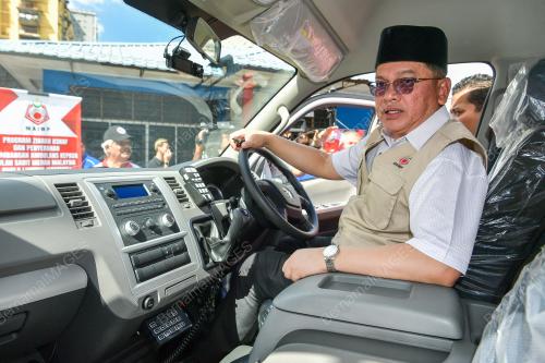 DATUK DR MOHD NAIM MOKHTAR