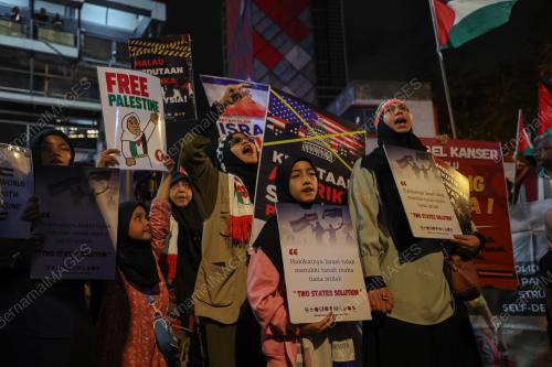 KEPUNG DEMI PALESTIN