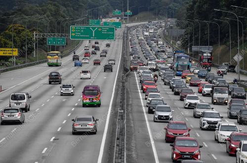TINJAUAN ALIRAN TRAFIK LEBUHRAYA UTARA SELATAN
