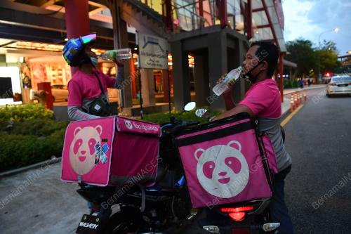 PENGHANTAR MAKANAN BERBUKA PUASA