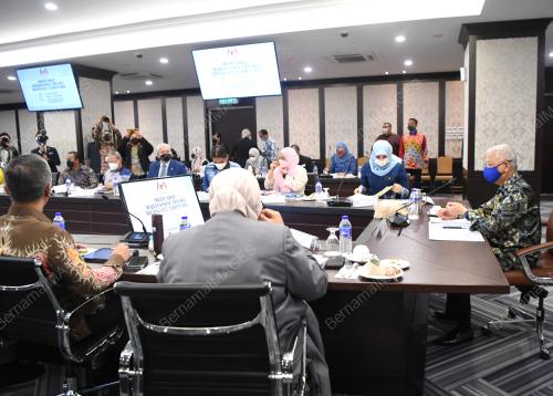 DATUK SERI ISMAIL SABRI YAAKOB