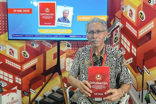 PROF. DR. AZMI HASSAN