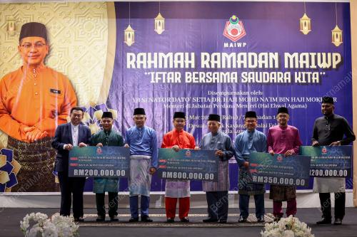 SENATOR DATUK DR NA'IM MOKHTAR