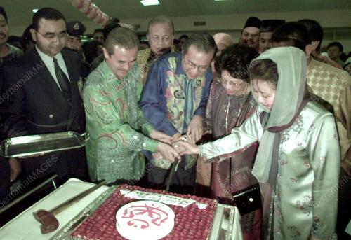 KL53-11_05_2000_CAKE_CUTTING_07012016