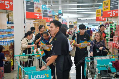 LOTUS ˜S MALAYSIA LANCAR STOR HIBRID