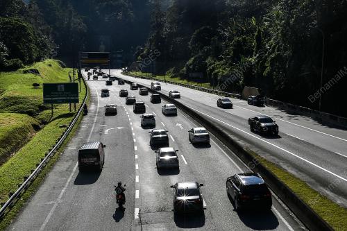 TINJAUAN ALIRAN TRAFIK LEBUHRAYA KL-KARAK