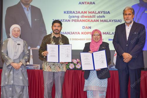 DATUK SERI DR MOHD UZIR MAHIDIN